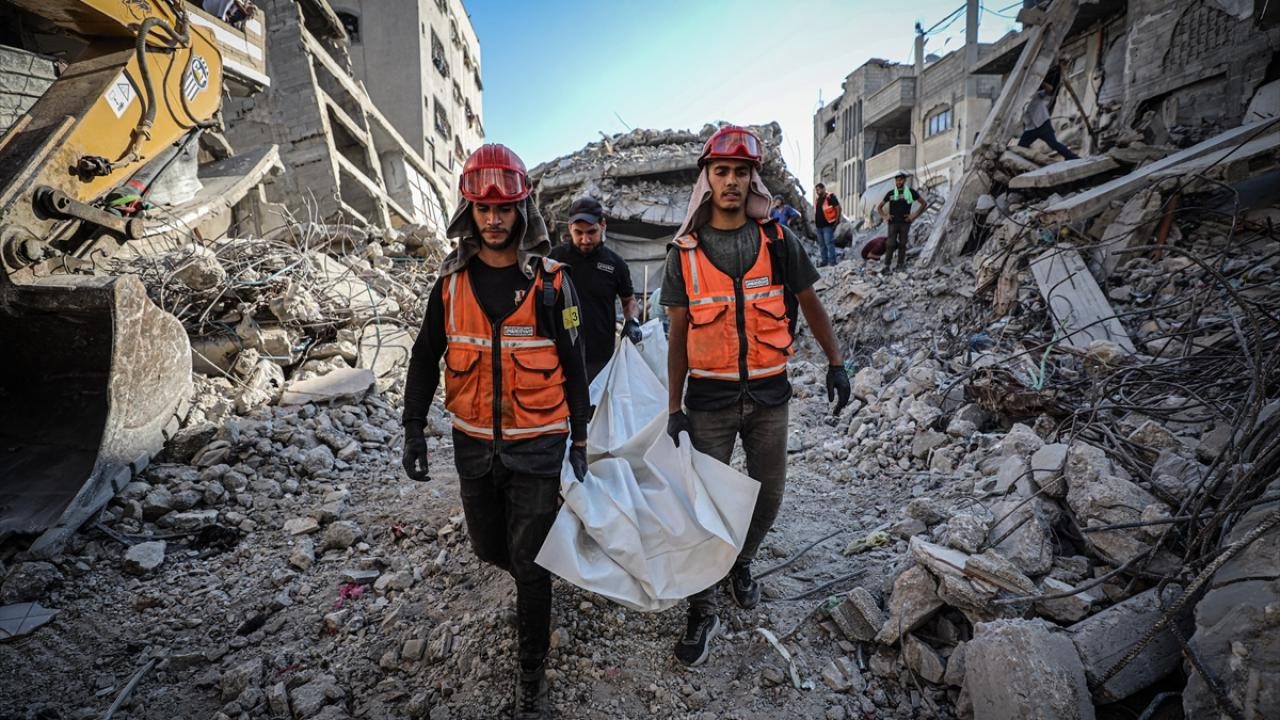 Gazze'de İsrail saldırıları sonucunda 101 Filistinlinin naaşı bulundu