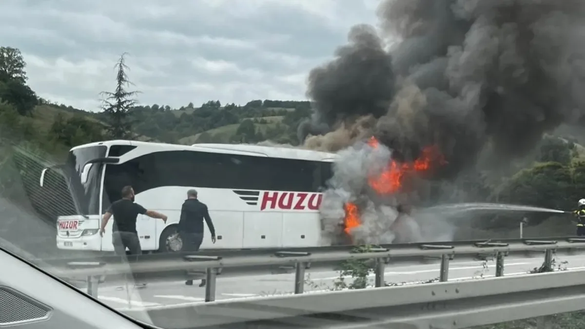 Samsun'da yolcu otobüsü alev aldı, yolcular tahliye edildi