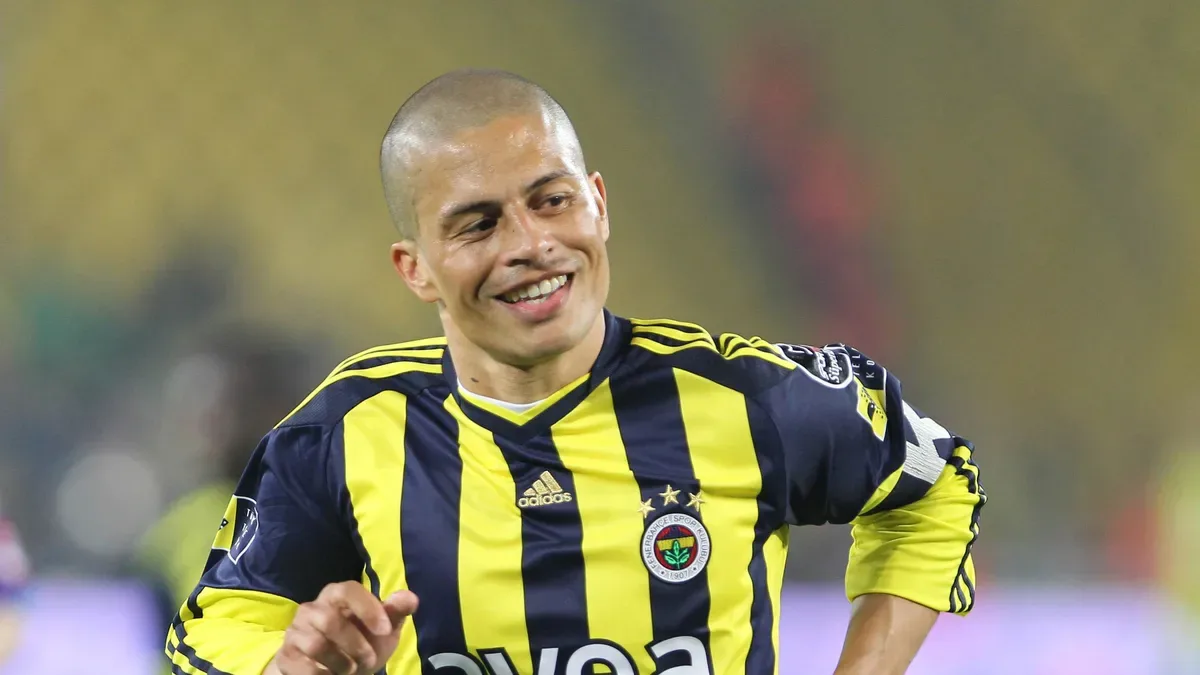 Alex: 'Kadıköy'de Liverpool maçını oynamak isterdim!'