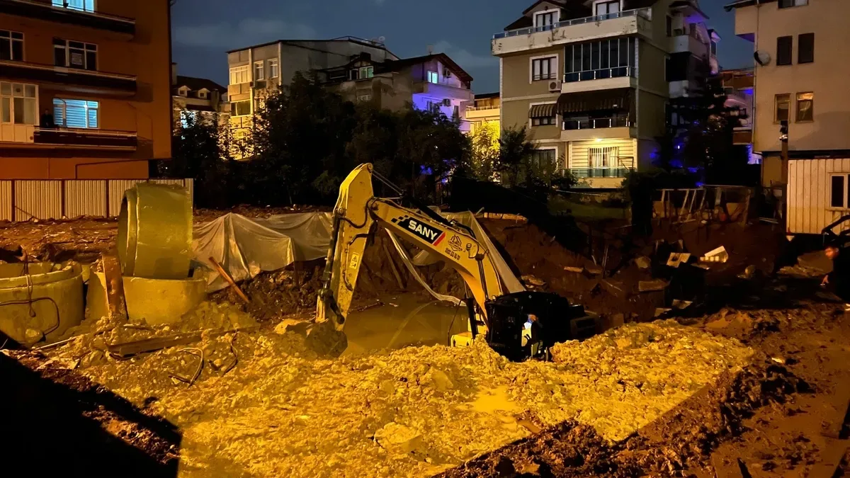 İzmit'te Toprak Kayması, İki Bina Tahliye Edildi