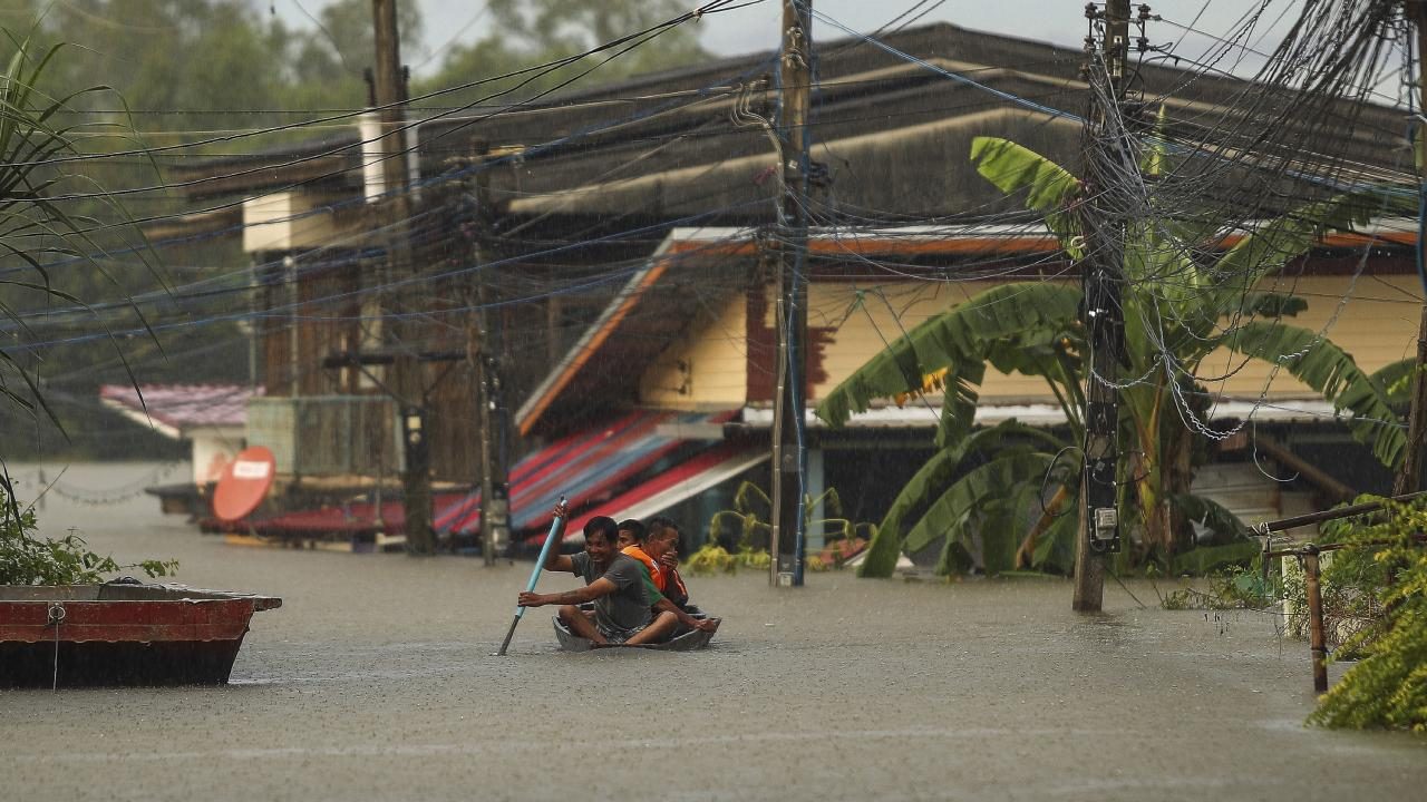 Bangkok'ta Sel Felaketi 700 Bin Kişiyi Mağdur Etti
