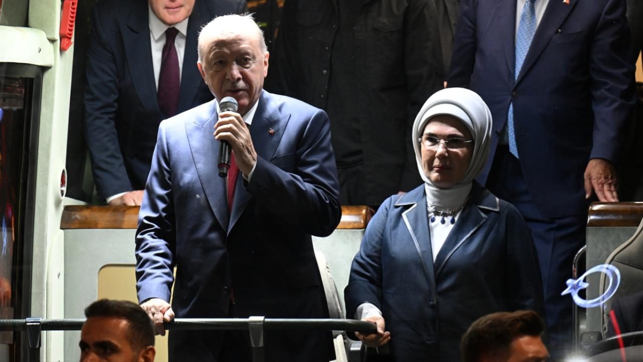 Cumhurbaşkanı Erdoğan, Güneysu'da Hemşehrilerine Hitap Etti
