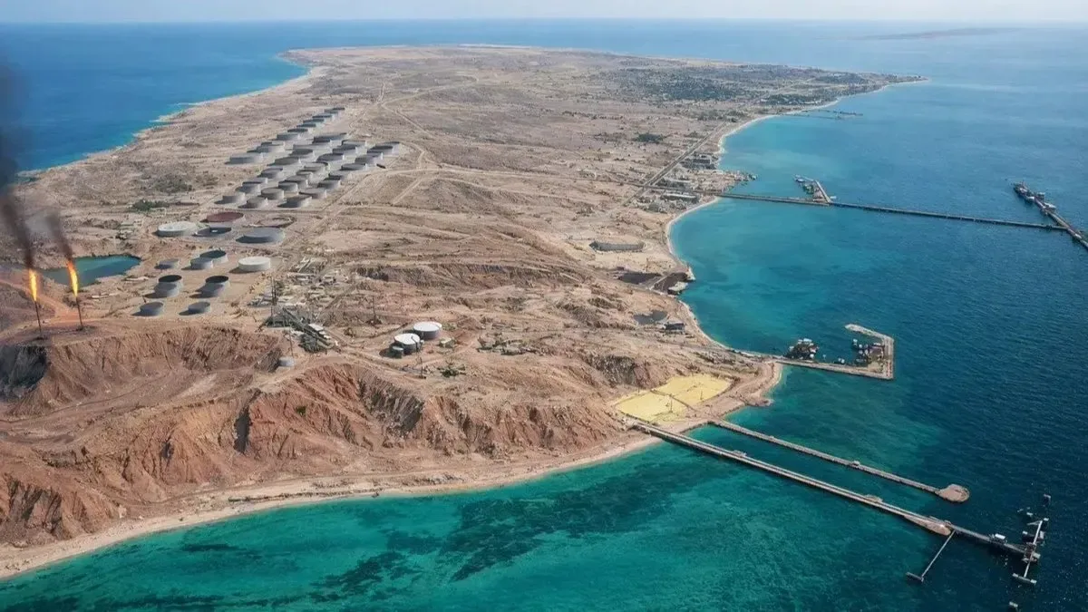 İran Basra Körfezi'nde Patlama Sesleri Yükseliyor