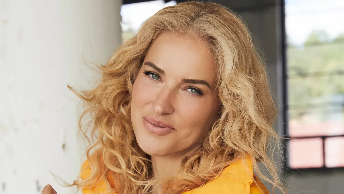 Kısa Saç Trendine Burcu Esmersoy da Katıldı