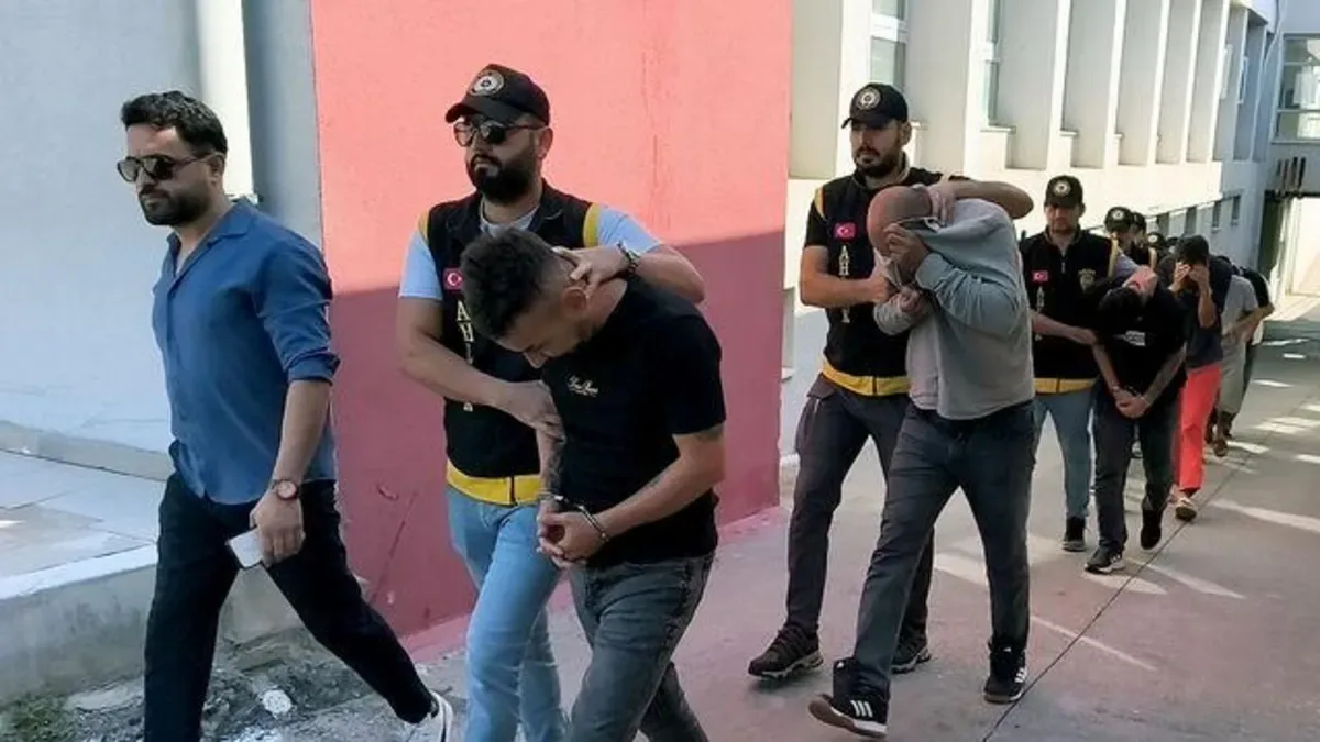 İstanbul'da Masaj Salonlarına Fuhuş Baskını: 16 Kadın Mağdur, 15 Şüpheli Gözaltında!