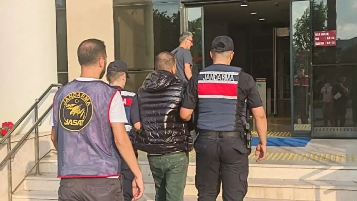 60 Suçtan Aranan Şahıs İzmir'de Yakalandı