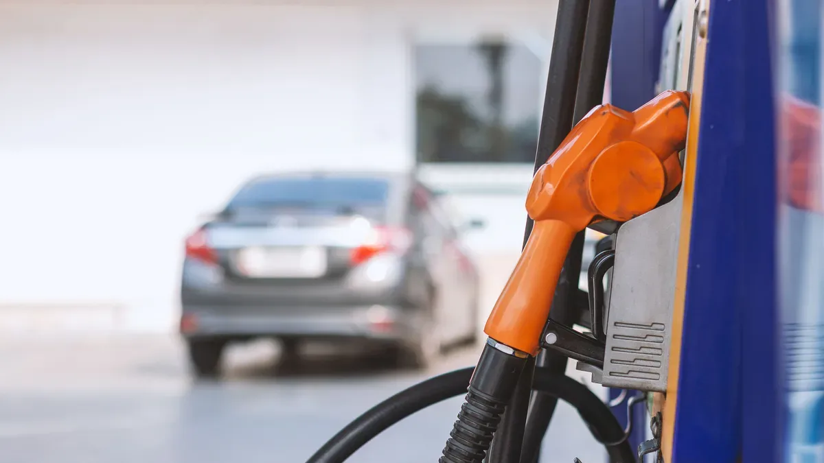 Eşel mobil uygulaması sona erdi, akaryakıt fiyatlarına üç aylık geçiş dönemi getirildi