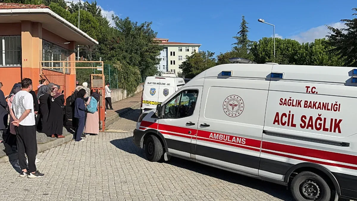 Başakşehir'de Ortaokulda Bıçaklı Kavga: 8 Öğrenci Yaralandı