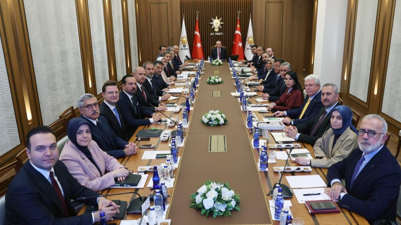 AK Parti MYK toplantısı sona erdi