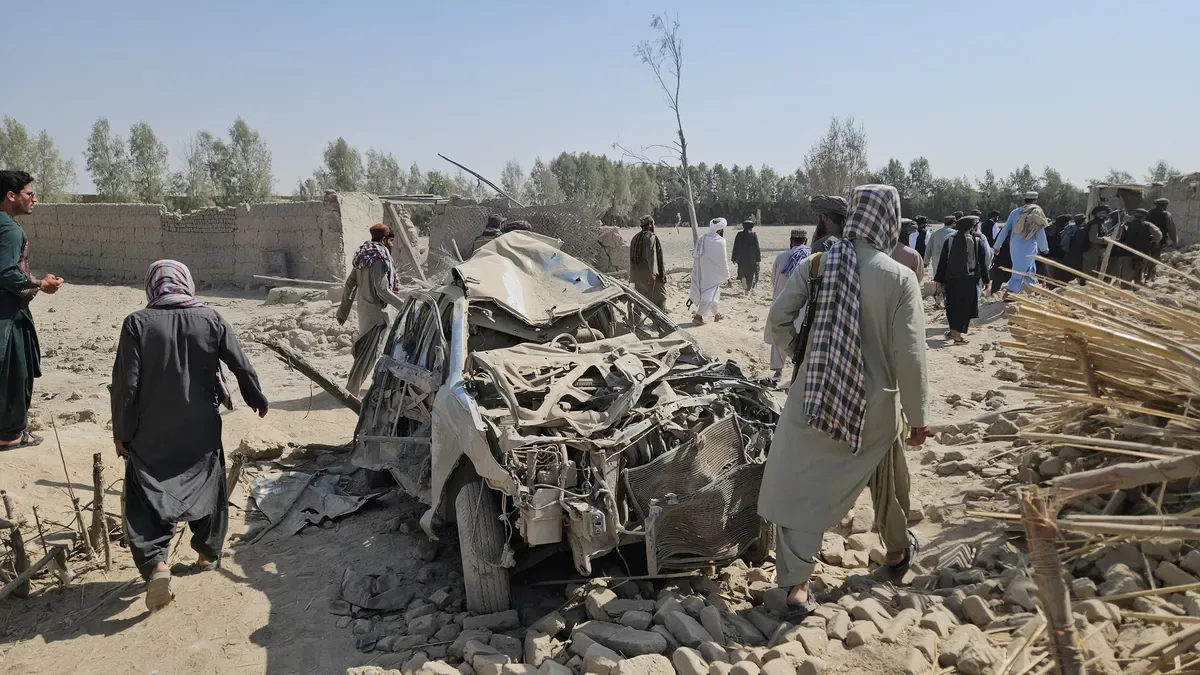 Pakistan'dan Afganistan'a gece hava saldırısı düzenlendi