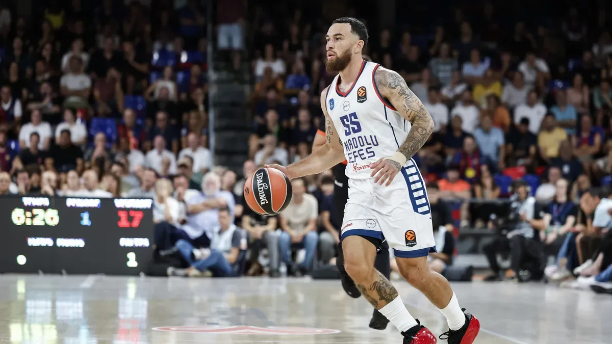 Anadolu Efes'ten Mike James Açıklaması: 7-9 Ay Oynayamayacak